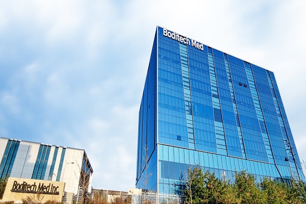 바디텍메드는 중국 현지에 생산법인 바디텍광서, 합자회사 친맥스바디텍, 현지 판매대리점 조인스타를 통해 코로나19 치료에 활용되는 제품을 공급하고 있다. 사진=바디텍메드 제공