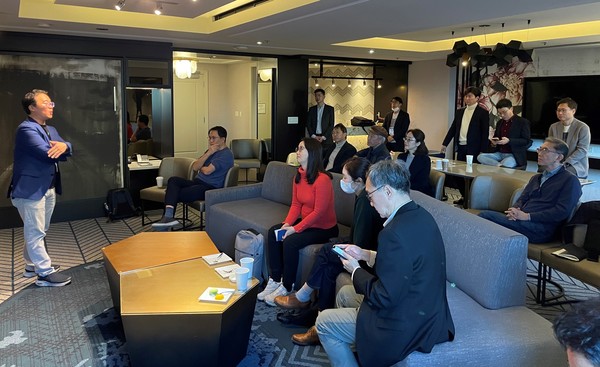 SK이노베이션 계열 사외이사 등 관계자들이 미국 CES 2023 개막 전 세미나에 참석했다. 사진=SK이노베이션 제공