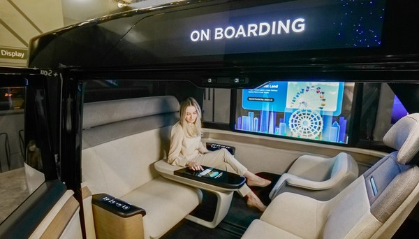 LG디스플레이가 현지시간으로 5일 미국에서 개막한 CES2023를 통해 공개한 ‘완전 자율주행 콘셉트카’ 모델을 공개했다. 사진=LG디스플레이 제공