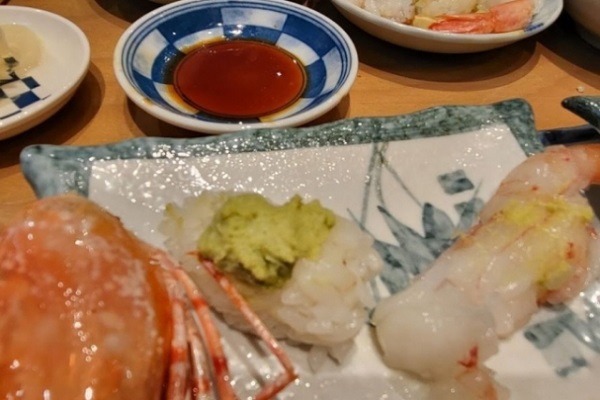 일본 한 초밥집에서 국내 관광객이 '와사비 테러'를 당했다는 글이 올라오면서 네티즌들의 분노가 이어지고 있다. 사진=네이버 커뮤니티 캡처