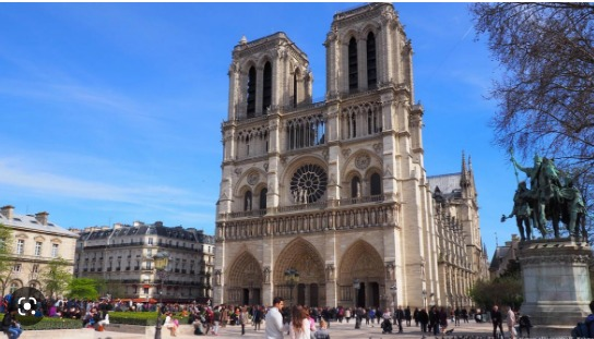 2019년 화재 이전의 파리 노트르담 대성당...내년 재개장을 목표로 하고 있다.