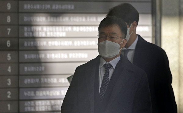 화천대유자산관리 대주주 김만배씨가 지난달 9일 오후 서울 서초동 중앙지검을 나서고 있다. 사진=연합뉴스