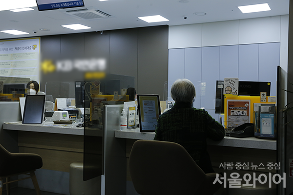 막대한 이익을 챙긴 은행권에서 직원들의 연봉까지 크게 오른 것으로 나타났다. 사진=이태구 기자
