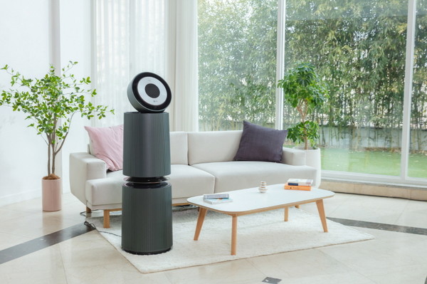 LG전자기 17일 탈취 성능과 청정 기능이 강화된 공기청정기 신제품 '퓨리케어 360° 공기청정기 알파'를 시장에 내놨다. 사진=LG전자 제공