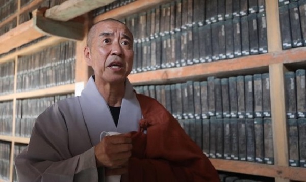 성추문 의혹으로 사퇴를 결정한 해인사 주지 현응 스님. 사진=연합뉴스 제공