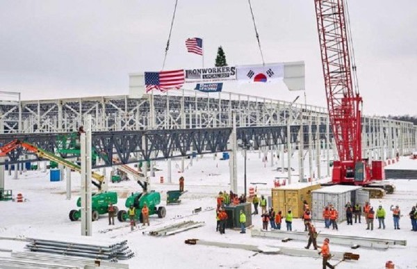 고전 중인 CATL과 반대로 북미 진출을 가속한 국내 배터리기업들이 반사이익을 누리게 될 것이란 관측이 나온다. 사진=LG에너지솔루션 제공 