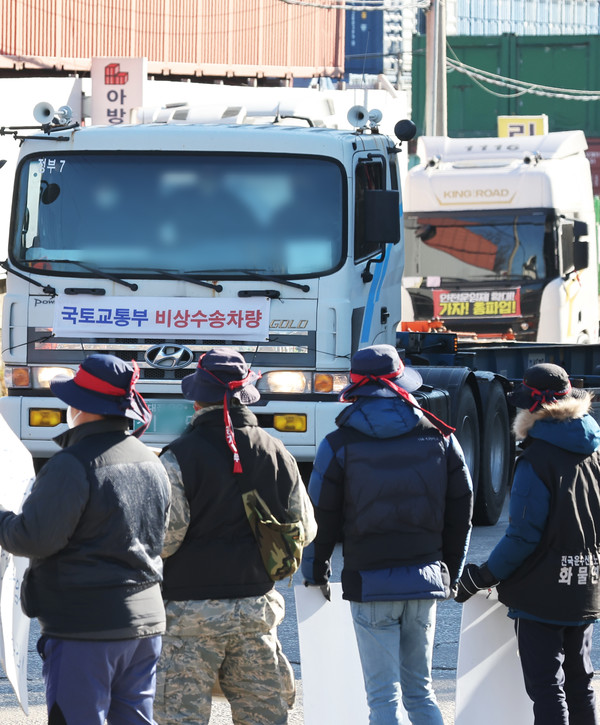 화물연대는 총파업 종료 후 공정위 조사, LH의 소송, 안전운임제 사실상 폐지 등의 문제에 직면했다. 사진=연합뉴스