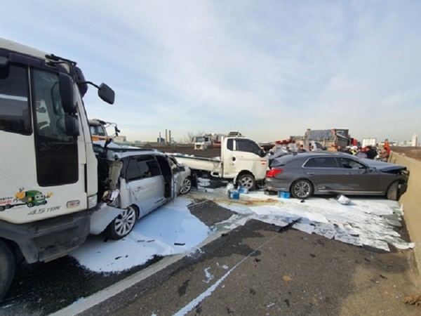 경찰청과 한국도로공사는 올해 설 연휴 기간 동안 사고 다발지점 28곳의 안전순찰을 강화하기로 했다. 사진=인천 공단소방서 제공