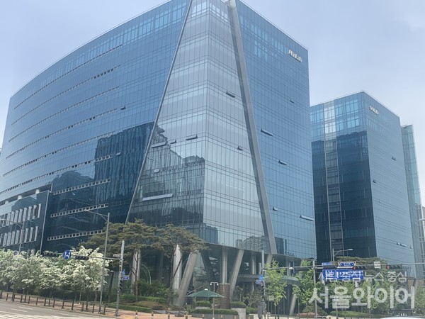 안랩이 설 연휴 동안 휴게소 무료 와이파이 사용시 해킹을 주의해야 한다고 당부했다. 사진=서울와이어 DB