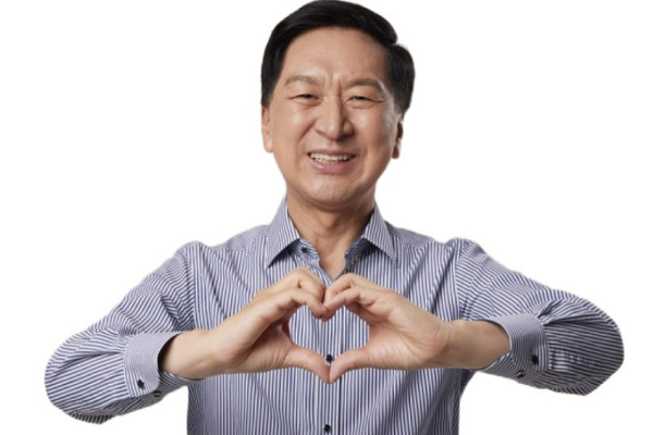 23일 오전 김 의원은 인천 계양구 유기견 보호센터인 ‘행복하개 쉼터’를 찾아 사료배급과 견사청소 등 봉사를 했다. 사진=김기현 이기는캠프 블로그 캡처