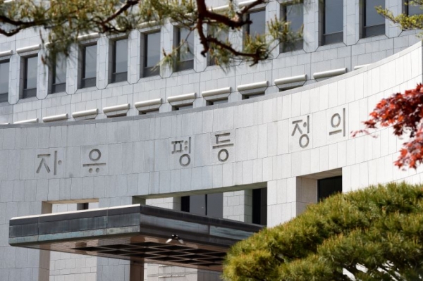 춘천지법 원주지원 형사1부(재판장 신교식)는 특정 경제범죄 가중처벌 등에 관한 법률 위반(사기) 혐의로 기소된 A(여·61)씨에게 징역 10년의 중형을 선고했다. 사진=대법원 제공