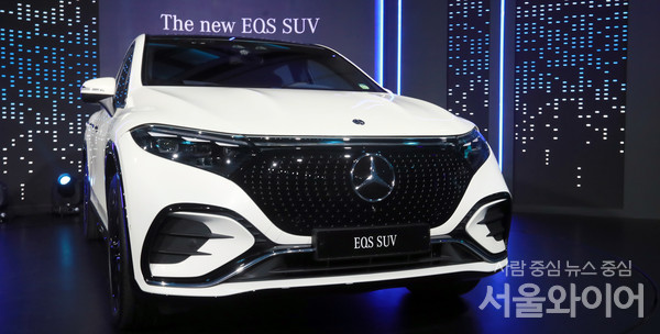 메르세데스 벤츠 코리아가 메르세데스-벤츠 The new EQS SUV를 공개했다