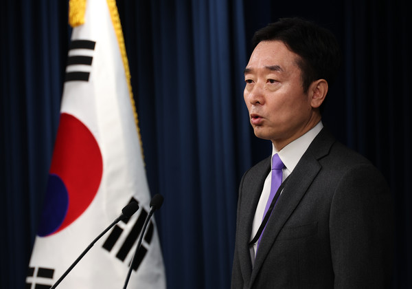 대통령실 신임 대변인에 임명된 이도운 전 문화일보 논설위원이 5일 오후 서울 용산 대통령실 청사에서 소감을 밝히고 있다. 사진=연합뉴스 제공