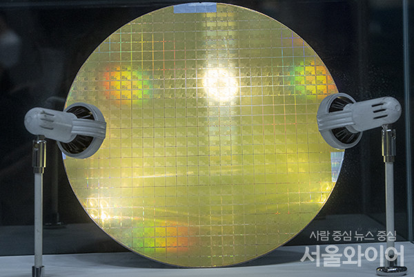 반도체산업이 국가핵심산업으로 여겨지면서 각 국가들의 지원이 확대되고 있다. 한국도 뒤늦게 지원정책을 확대하면서, 기존 기술우위 전략을 유지할 것으로 보인다. 사진=서울와이어 DB