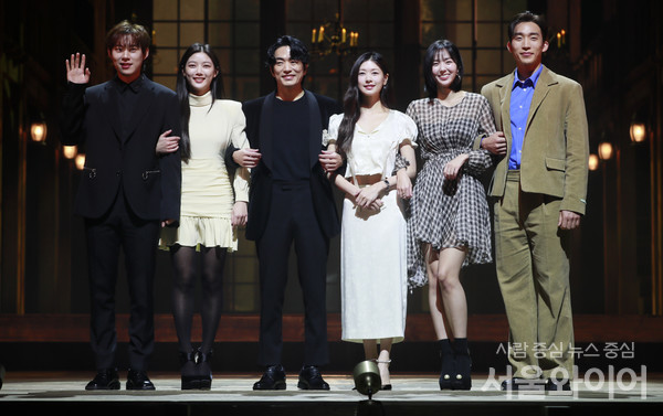 사진 왼쪽부터 김성철, 김유정, 정문성, 정소민, 채수빈, 이상이