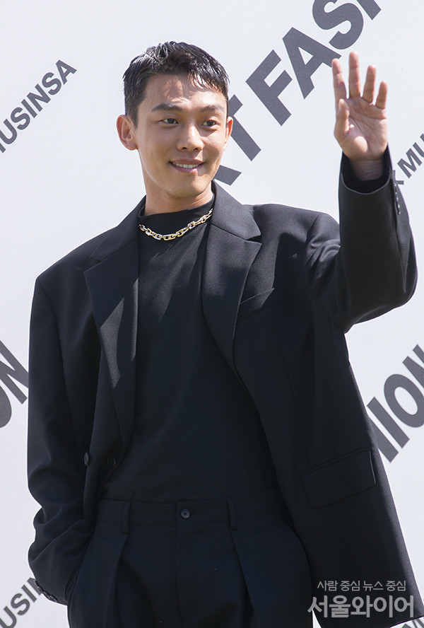 배우 유아인이 프로포폴 투약설에 휘말리면서 넷플릭스에서 개봉 예정 중이던 차기작들 다수가 공개일정을 변경해야할 처지가 됐다. 사진=서울와이어 DB