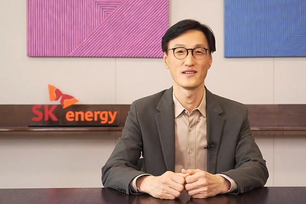 SK에너지 조경목 사장이 SK이노베이션 공식 보도채널인 스키노뉴스와 인터뷰를 갖고 미래 에너지시장 변화에 대응 방안과 친환경기업으로의 성장을 위한 전략을 소개했다. 사진=SK이노베이션 제공 