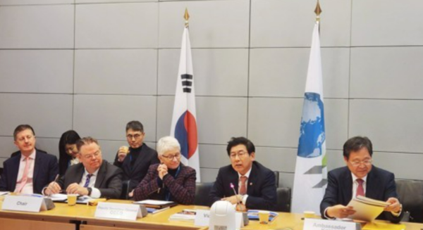 최상대 기획재정부 2차관(오른쪽 두 번째)이 지난 10일(현지시간) 프랑스 파리 경제협력개발기구(OECD)를 방문해 OECD 장기재정전망 및 재정개혁 세미나에 참석해 발언하고 있다. 사진=연합뉴스 