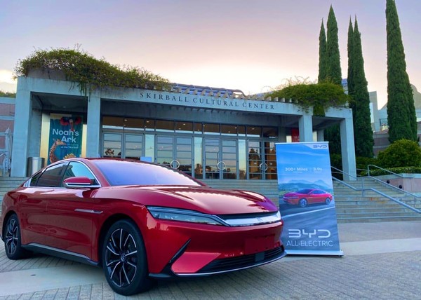 중국 자동차업체 비야디의 지난해 전기차 판매량은 187만대로 나타났다. 전년 대비 204.6% 증가한 수치다. 시장 점유율도 9.1%에서 17.3%로 뛰었다. 사진=비야디(BYD) 페이스북