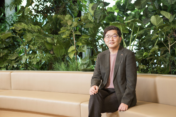 나경수 SK지옿센트릭 사장이 최근 사내 SK이노베이션 계열 사내 공식 보도채널 스키노뉴스(SKinno News)와 인터뷰를 갖고 재활용분야 글로벌시장을 선도하겠다는 각오를 드러냈다. 사진=SK지오센트릭 제공