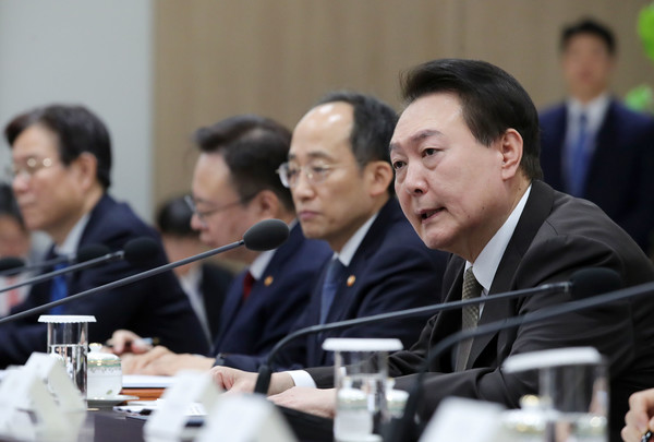 윤석열 대통령이 15일 오전 서울 용산 대통령실 청사에서 열린 제13차 비상경제민생회의에서 발언하고 있다. / 사진=대통령실통신사진기자단