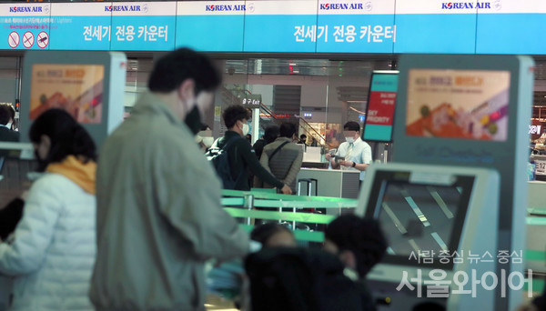 인천공항 제2여객터미널 출국장 모습.