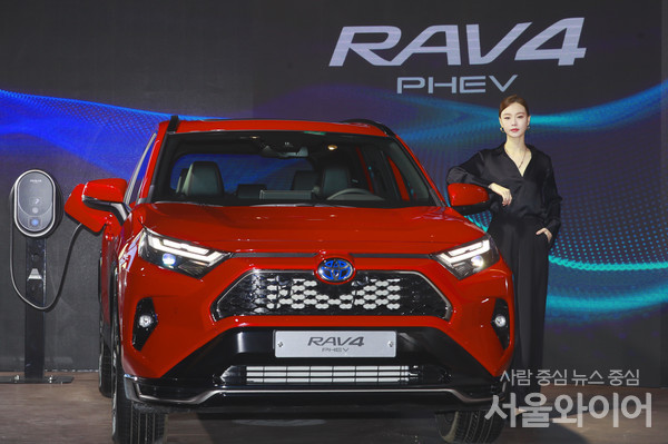 토요타 코리아가 21일 신년 기자간담회를 개최하고 올해 신차 8종을 선보인다고 발표하며 ‘RAV4 PHEV’를 출시했다.