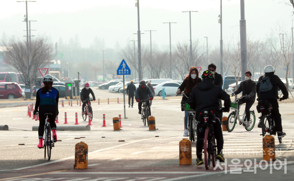 3월1일 날씨는 평년보다 기온이 높은 가운데 흐리고 건조할 전망이다. 사진=서울와이어 DB