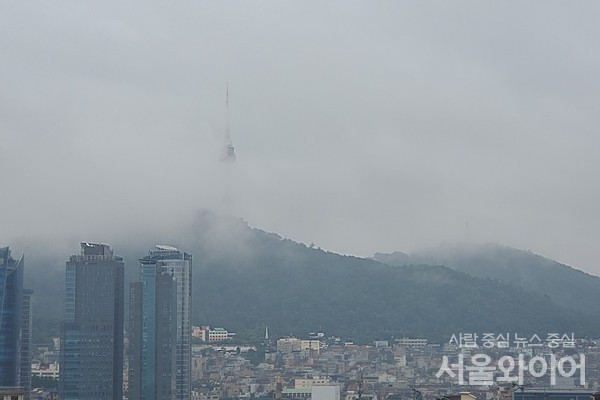 오늘 새벽부터 아침 사이 동해안과 제주도를 제외한 전국 대부분지역에 가시거리 1㎞ 미만의 안개가 끼는 곳이 있겠다. 사진=서울와이어 DB