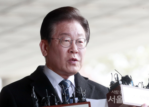 더불어민주당의 지지율이 추락하면서 이재명 대표의 위기설이 점화되고 있다. 사진=서울와이어 DB