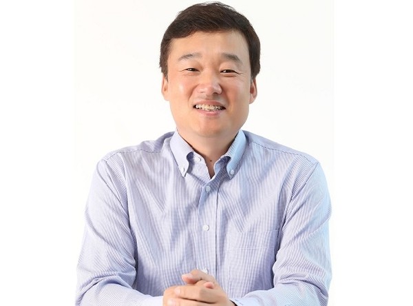 KT이사회가 7일 만장일치로 윤경림 트랜스포메이션부문장(사장)을 그룹의 차기 최고경영자(CEO)후보로 선임하는 데 의견을 모았다. 윤 사장은 이달 말 정기주주총회을 거쳐 CEO로 공식 선임될 예정이다. 사진=KT 제공 