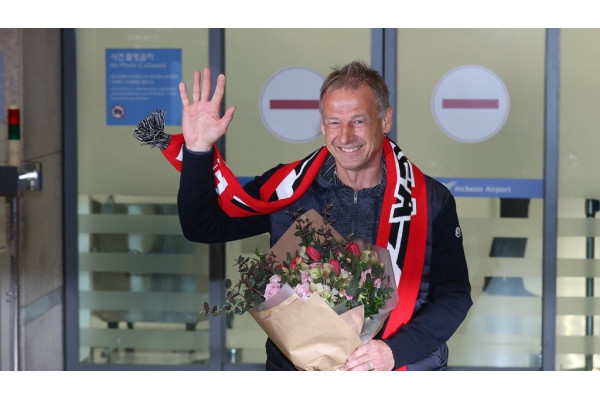 2026년 북중미 월드컵을 목표로 대한민국 축구 대표팀을 이끌게 된 위르겐 클린스만 감독이 입국하고 있다. 사진=연합뉴스 제공