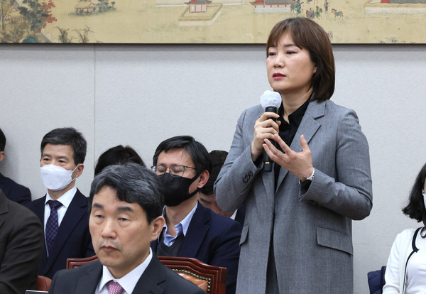 천명선 서울대학교 입학본부장이 학폭 가해져였던 정순신 변호사 아들 입학 과정 등에 대해서 입장을 밝히고 있다.  사진=연합뉴스