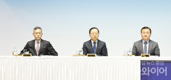 삼성전자 제54기 정기주주총회에서 사내이사진이 자리하고 있다.