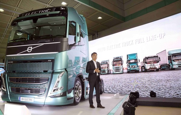 박강석 볼보트럭코리아 사장이 EV 트렌드코리아에서 열린 미디어 간담회에 참석해 발표하고 있다. 사진=볼보트럭코리아 제공