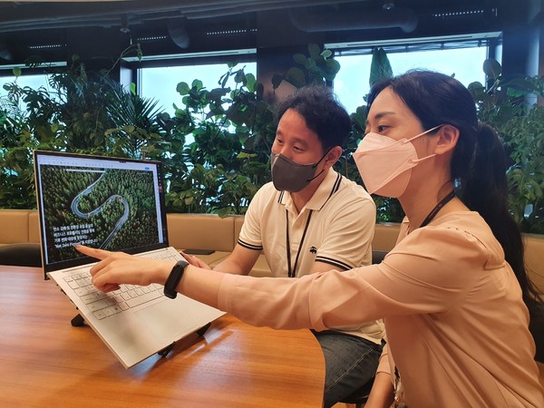 SK이노베이션 구성원들이 SK서린빌딩 공유오피스에서 회의를 하고 있다. 사진=SK이노베이션 제공