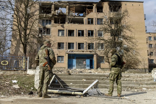 러시아군의 드론 공격으로 키이우 인근 지역의 한 건물이 부서져 있다 (EPA=연합뉴스)