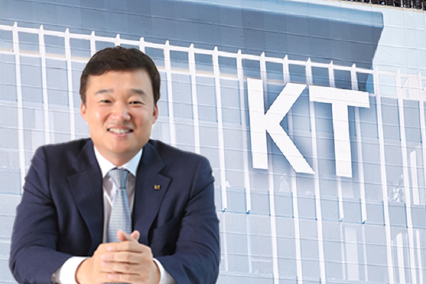 KT 차기 대표이사 후보인 윤경림 그룹트랜스포메이션부문장(사장)이 전날 이사회에 사퇴 의사를 전달한 것으로 알려져 논란이 한창이다. 새 대표 선임절차는 다시 원점으로 돌아갈 가능성이 크고, 이에 장기간 경영 공백은 불가피할 전망이다. 사진=KT 제공 