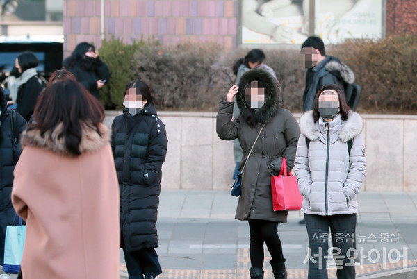 시민들이 출근을 하고 있다. 사진=서울와이어 DB