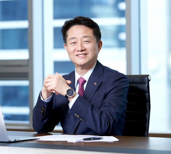 김신 대표(사진)는 9년째 대표직을 맡아 SK증권을 이끌고 있다. 올해는 사업 다각화를 통해 다양한 수익성을 확보하겠다는 목표다. 투자 교육 콘텐츠 사업 추진과 디지털자산 플랫폼 구축 등을 올해 더욱 구체화해 신성장 먹거리로서 강화할 계획이다. 사진=SK증권 제공