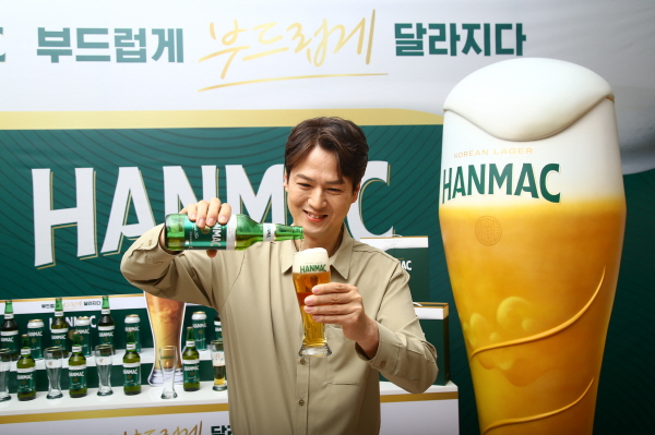 업그레이드 출시한 오비맥주 한맥. 사진=오비맥주 제공