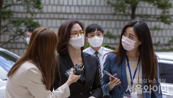자녀 입시 비리와 사모펀드 불법 투자 협의로 징역 4년형을 확정받은 뒤 구치소에서 복역생활을 이어온 정경심 전 동양대 교수(61)가 검찰에 형집행정지를 재신청했다. 사진=서울와이어 DB