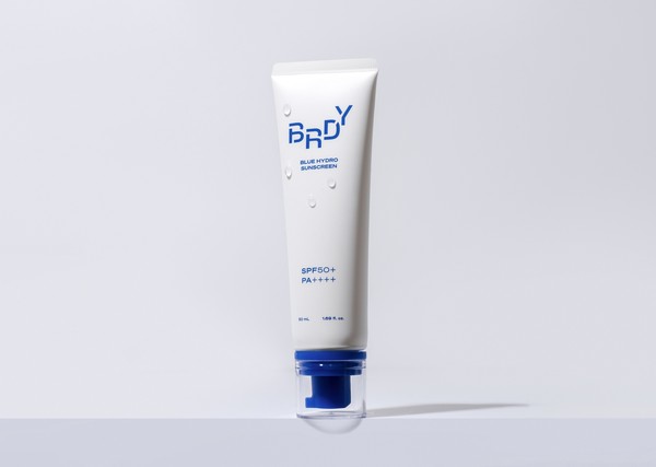 아모레퍼시픽의 남성 토털 스타일링 브랜드 ‘비레디’는 ‘블루 수분 선크림’을 제안했다. 사진=아모레퍼시픽 제공