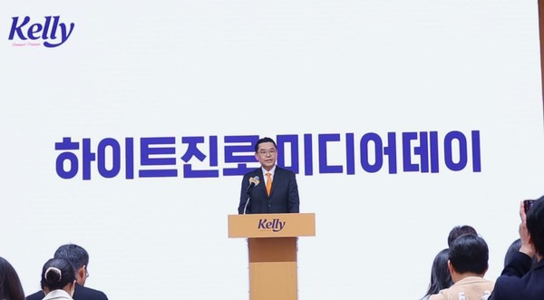 김인규 하이트진로 대표가 켈리 출시 기자간담회에서 발언하고 있다. 사진=하이트진로 제공