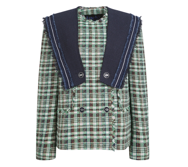 코오롱인더스트리FnC부문의 여성 영 캐주얼 브랜드 럭키슈에뜨는 데님팬츠와 매치하기 좋은 ‘세일러 체크 트위드 재킷’을 추천했다. 사진=코오롱인더스트리FnC부문