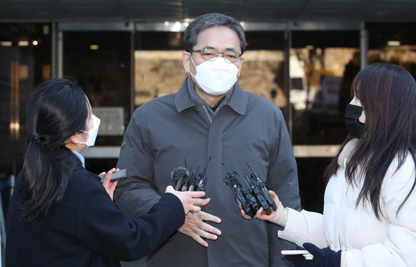 검찰이 대장동 개발 사업 공모와 관련 곽상도 전 국회의원 등이 받는 혐의에 대한 강제 수사에 나섰다. 서울중앙지검 반부패수사3부는 11일 오전 호반건설과 부국증권 등 관계자 사무실 등 10곳을 압수수색하고 있다. 사진=연합뉴스