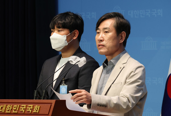 하태경 국민의힘 의원이 16일 국회 소통관에서 기자회견을 갖고 ‘음주살인 운전자 신상 공개법’ 개정안 관련 공동 발의하겠다고 밝히고 있다. 사진=연합뉴스  