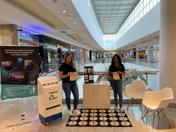 브라질 상파울루 삼성전자 서비스센터에 설치된 '폐휴대폰 수거함'. 사진=삼성전자 제공