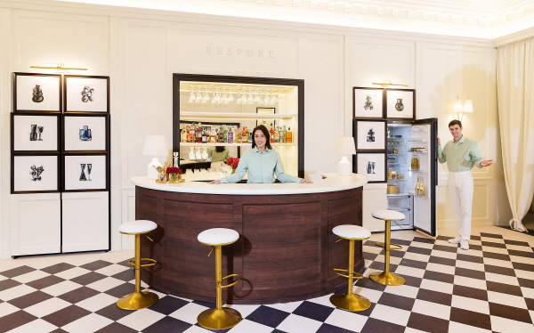 푸오리살로네2023 삼성전자 전시관 장호석 작가의 'Framed' 존. 사진=삼성전자 제공