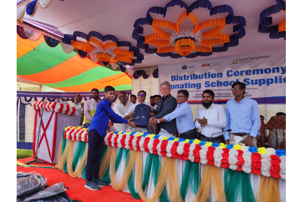 한국도로공사가 글로벌 NGO 굿네이버스와 방글라데시, 네팔에 교육환경 개선을 위한 사회공헌활동을 진행했다. 사진=한국도로공사 제공